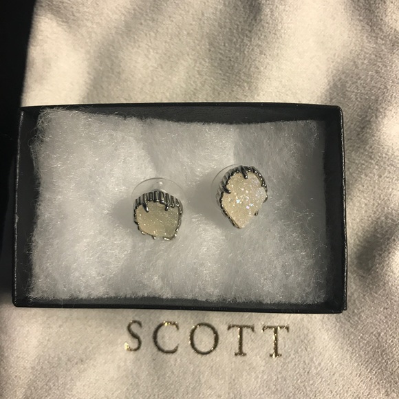 HOST PICK🎉Kendra Scott Tessa earrings - Picture 3 of 4